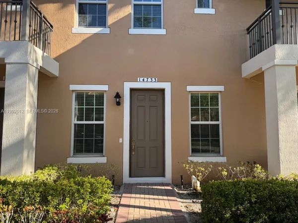 $2,790 | 14733 Southwest 11th Street, Unit 14733, Pembroke Pines, FL 33027