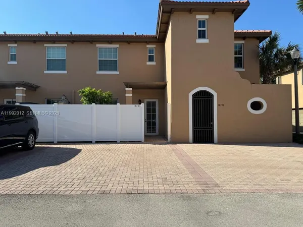 $2,790 | 14733 Southwest 11th Street, Unit 14733, Pembroke Pines, FL 33027