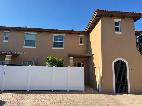 $2,790 | 14733 Southwest 11th Street, Unit 14733, Pembroke Pines, FL 33027