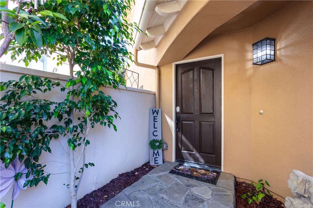 1175 Corte Riviera Camarillo, CA 93010 - Photo 3 of 33
