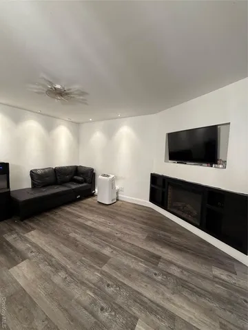 a view of a livingroom with furniture