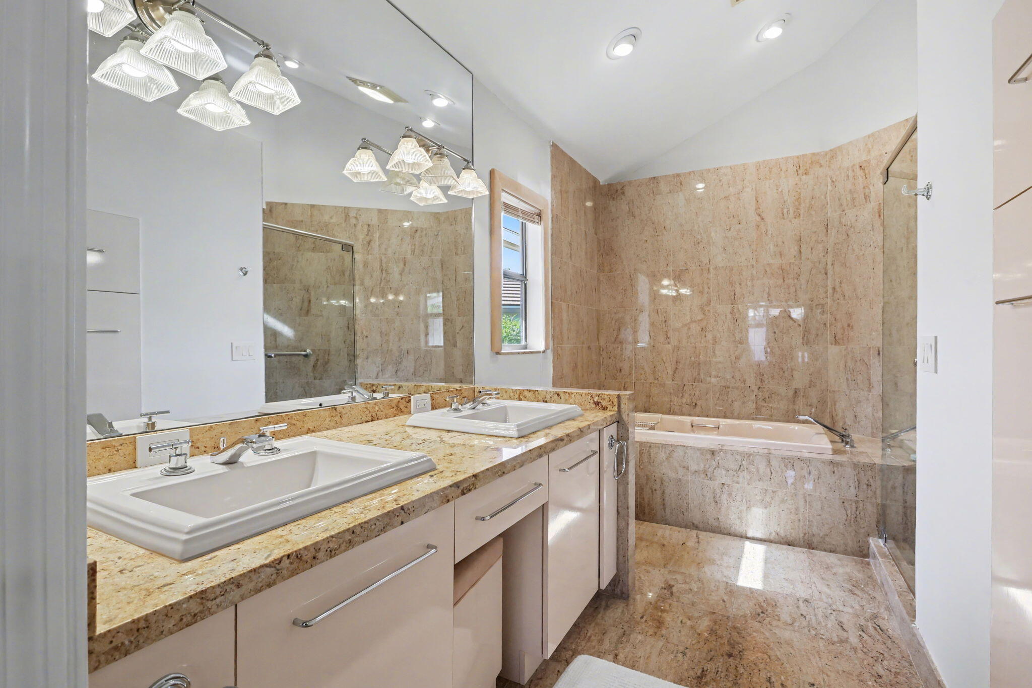 20516 Linksview Way Boca Raton, FL 33434 - Photo 12 of 47 Primary Bathroom