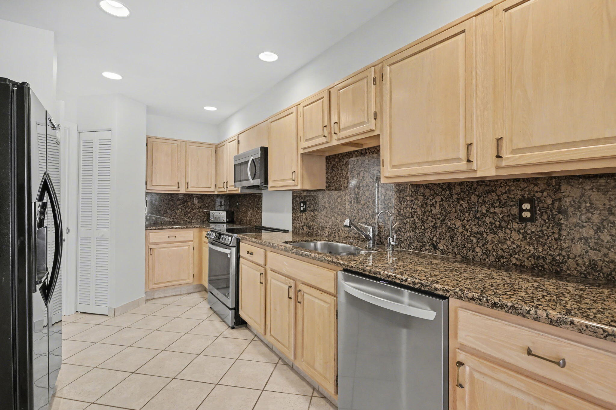20516 Linksview Way Boca Raton, FL 33434 - Photo 18 of 47 Kitchen