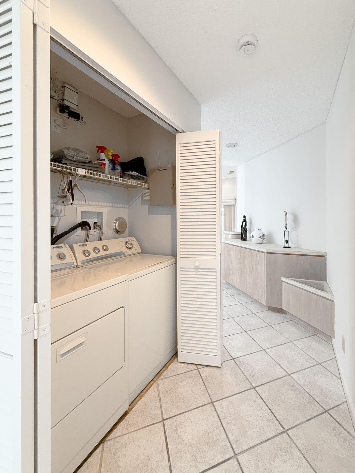 20516 Linksview Way Boca Raton, FL 33434 - Photo 24 of 47 Laundry
