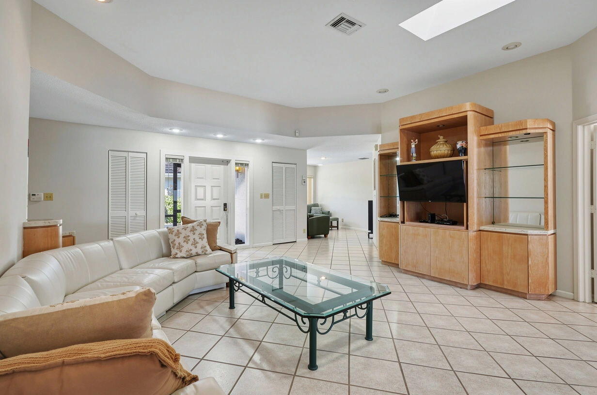 20516 Linksview Way Boca Raton, FL 33434 - Photo 8 of 47 Living Room