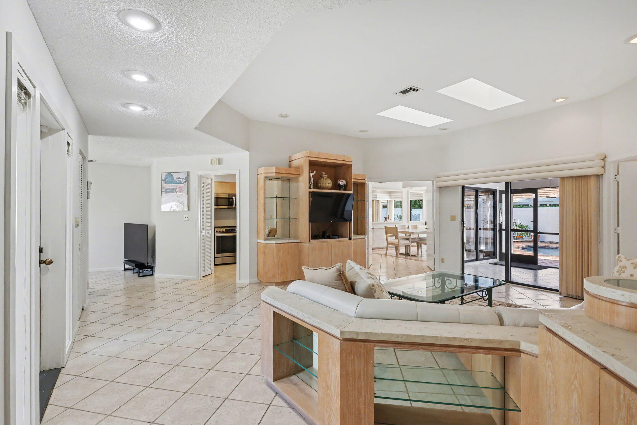 20516 Linksview Way Boca Raton, FL 33434 - Photo 9 of 47 Living Room
