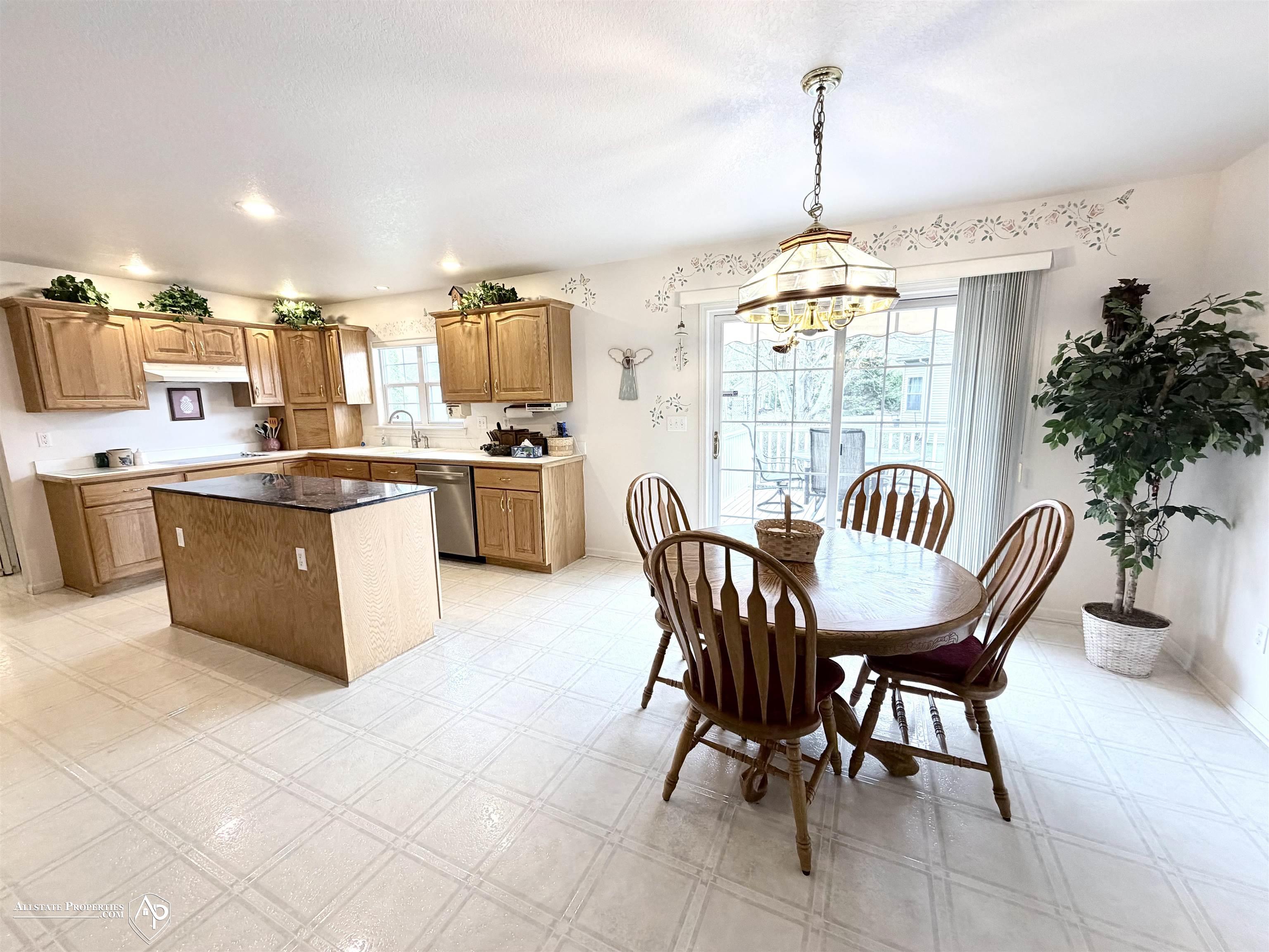 300 Carriage Way Davison, MI 48423 - Photo 8 of 32