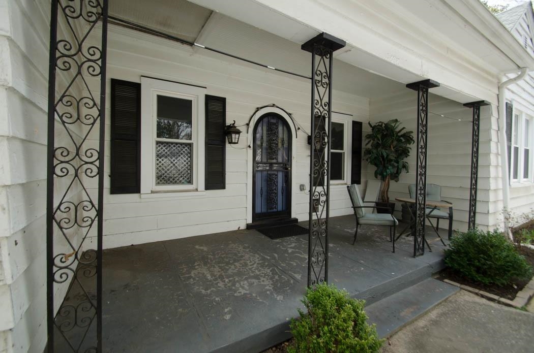 4572 Princeton Road Memphis, TN 38117 - Photo 17 of 24 a front view of a house with garden