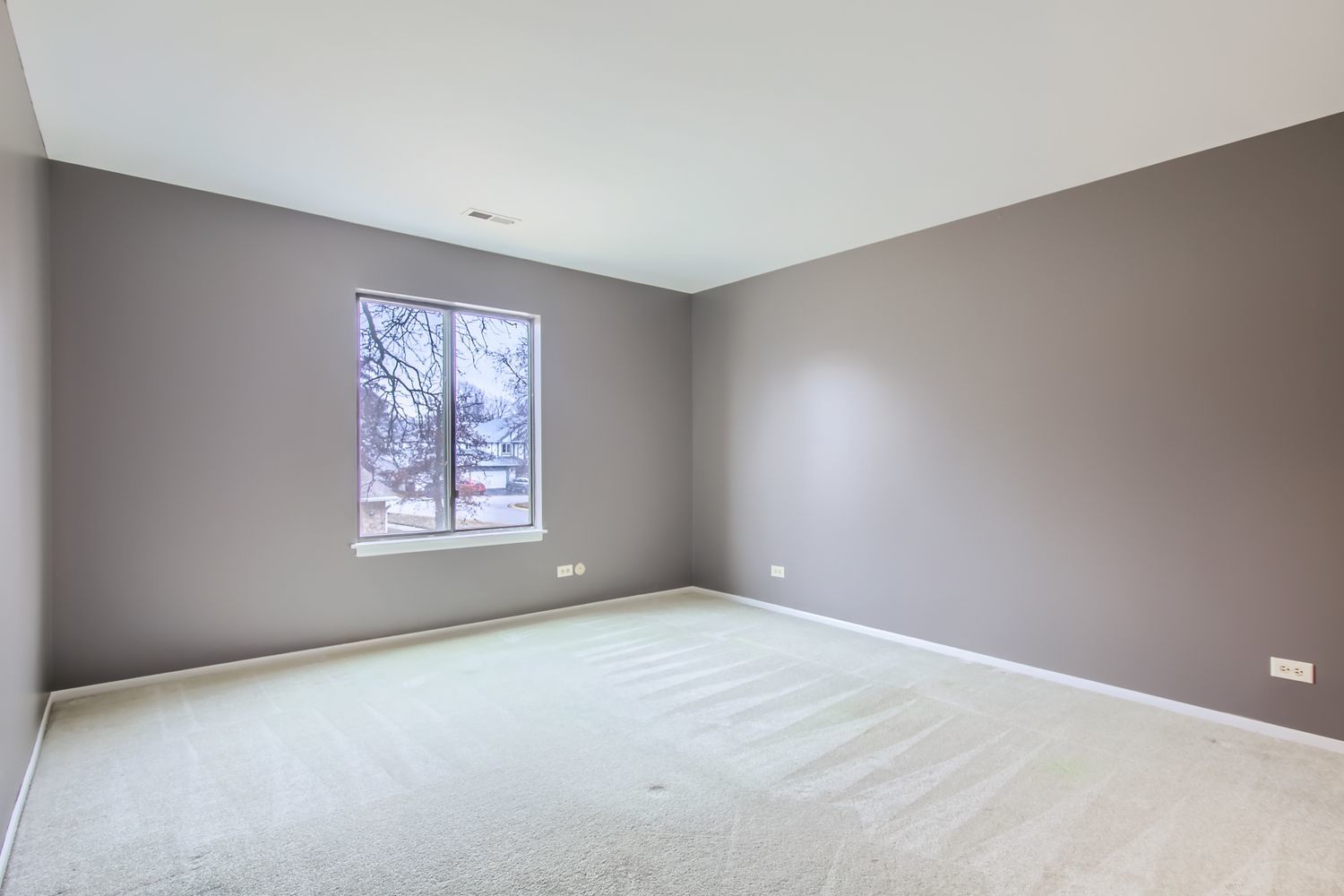 372 Springlake Lane, Unit C Aurora, IL 60504 - Photo 5 of 10 an empty room with a window