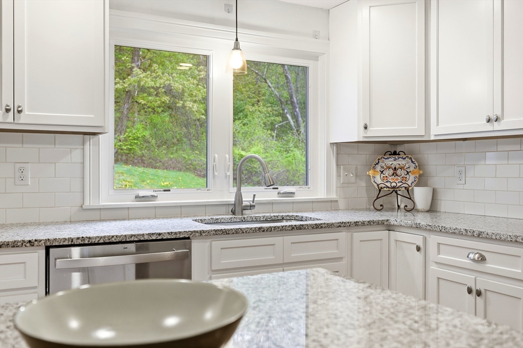 1185 Bay Road Amherst, MA 01002 - Photo 11 of 38