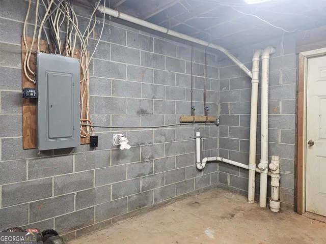 $414,900 | 8291 E Highway, Whitesburg, GA 30185