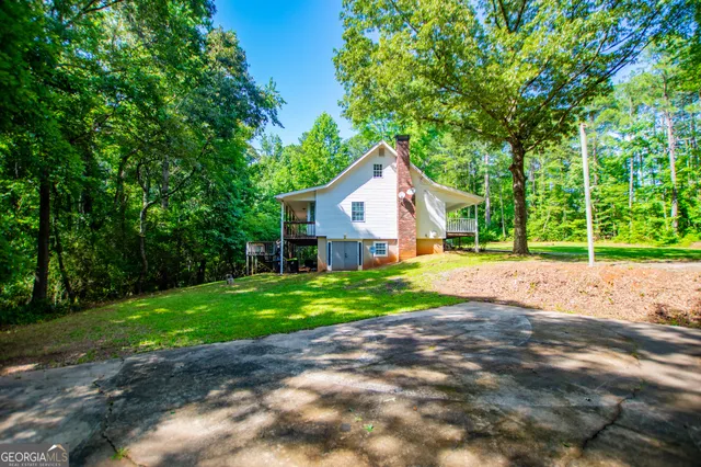a view of a balcony with yard