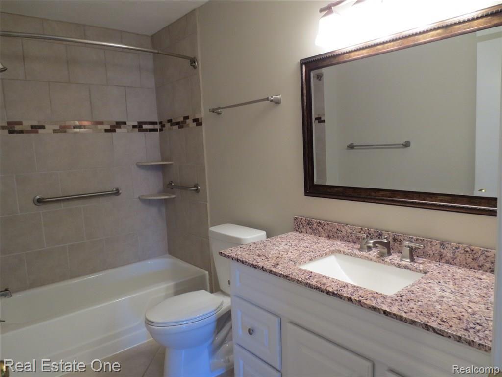 1235 Candlestick Lane, Unit 125 Rochester Hills, MI 48306 - Photo 26 of 31