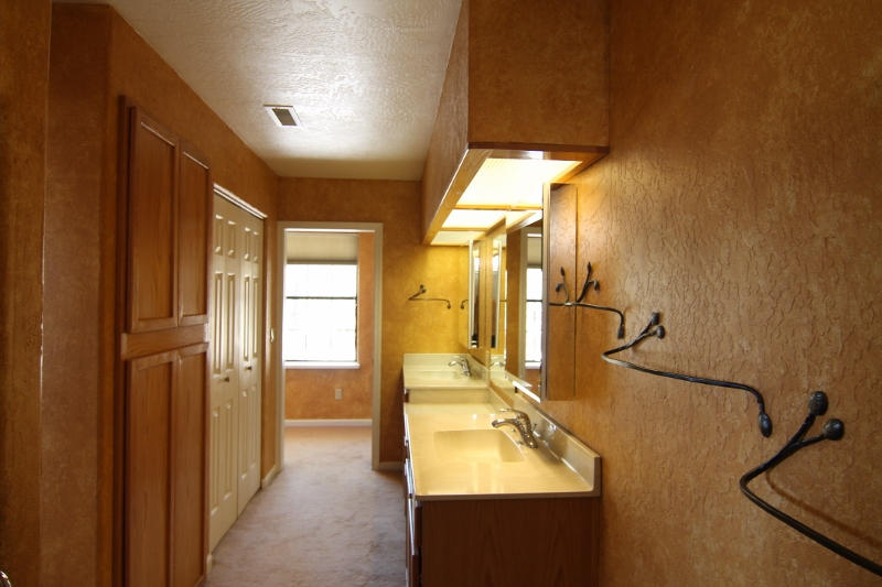 5620 East Atkinson Road Flagstaff, AZ 86004 - Photo 11 of 23 Master bath