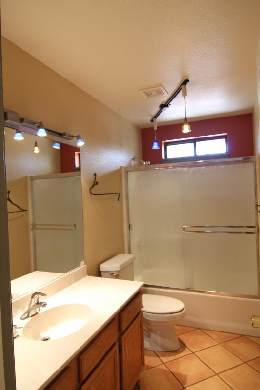 5620 East Atkinson Road Flagstaff, AZ 86004 - Photo 16 of 23 Guest Bath