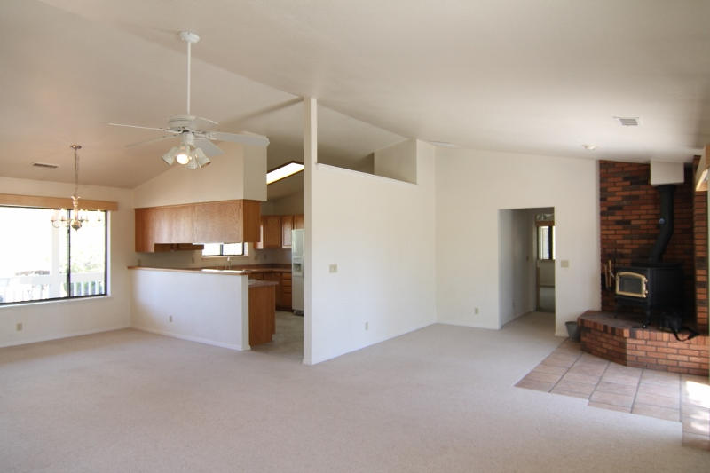 5620 East Atkinson Road Flagstaff, AZ 86004 - Photo 8 of 23 Dining & Living Room