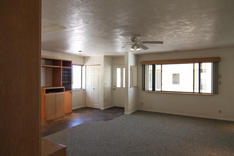 5620 East Atkinson Road Flagstaff, AZ 86004 - Photo 10 of 23 Family room w/built ins