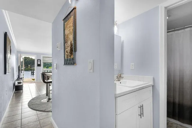 a en suite bathroom with a sink and a mirror