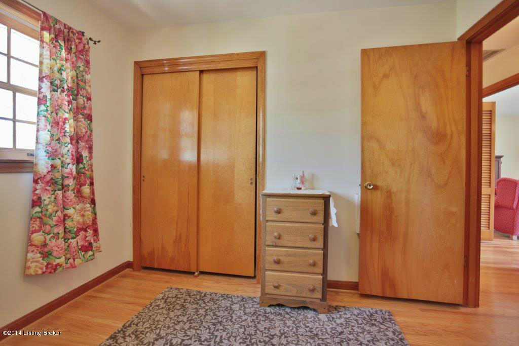 2855 Sheldon Road Louisville, KY 40218 - Photo 17 of 38 JI0A6020