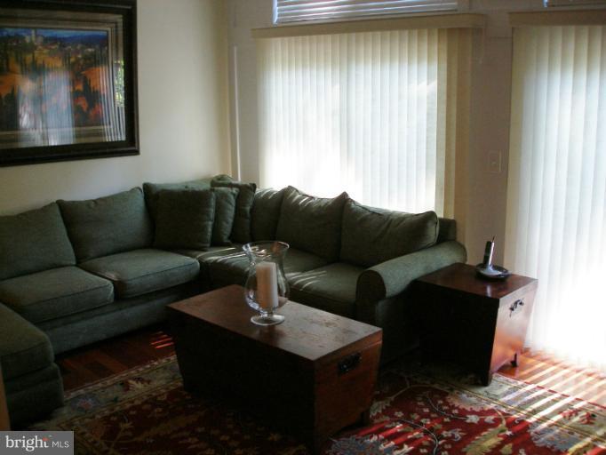1634 Bentana Way Reston, VA 20190 - Photo 13 of 18 Living Room