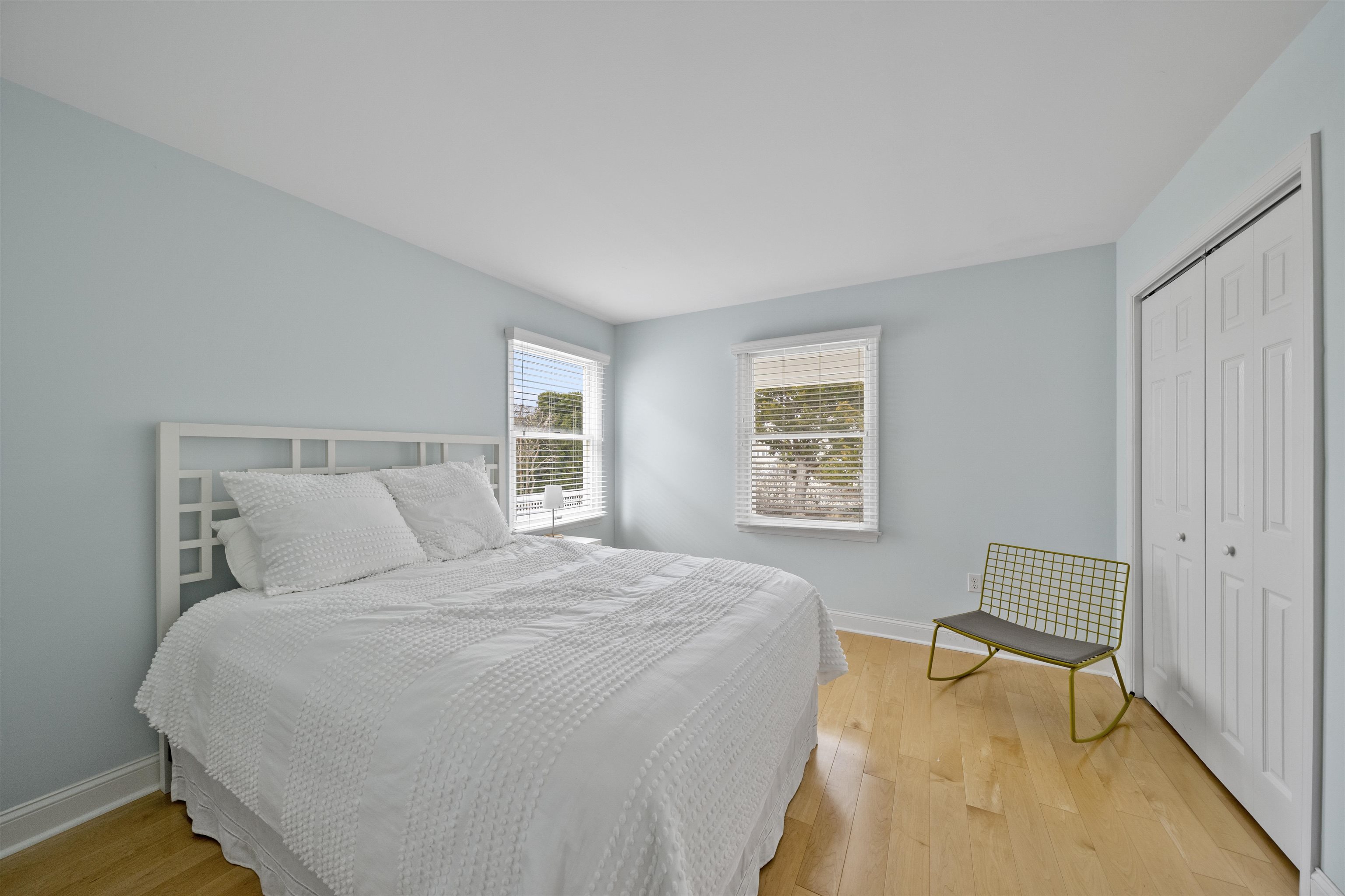 25 9th Street Avalon, NJ 08202 - Photo 19 of 32 a bedroom with a bed and chair