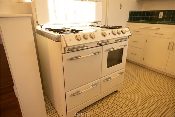 a close view of stove top oven and washer