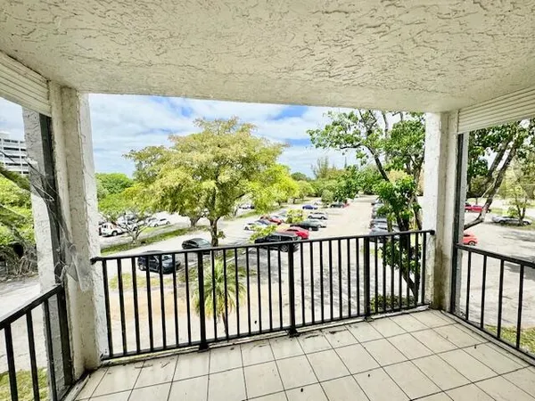 $1,950 | 3300 Spanish Moss Terrace, Unit 302, Lauderhill, FL 33319