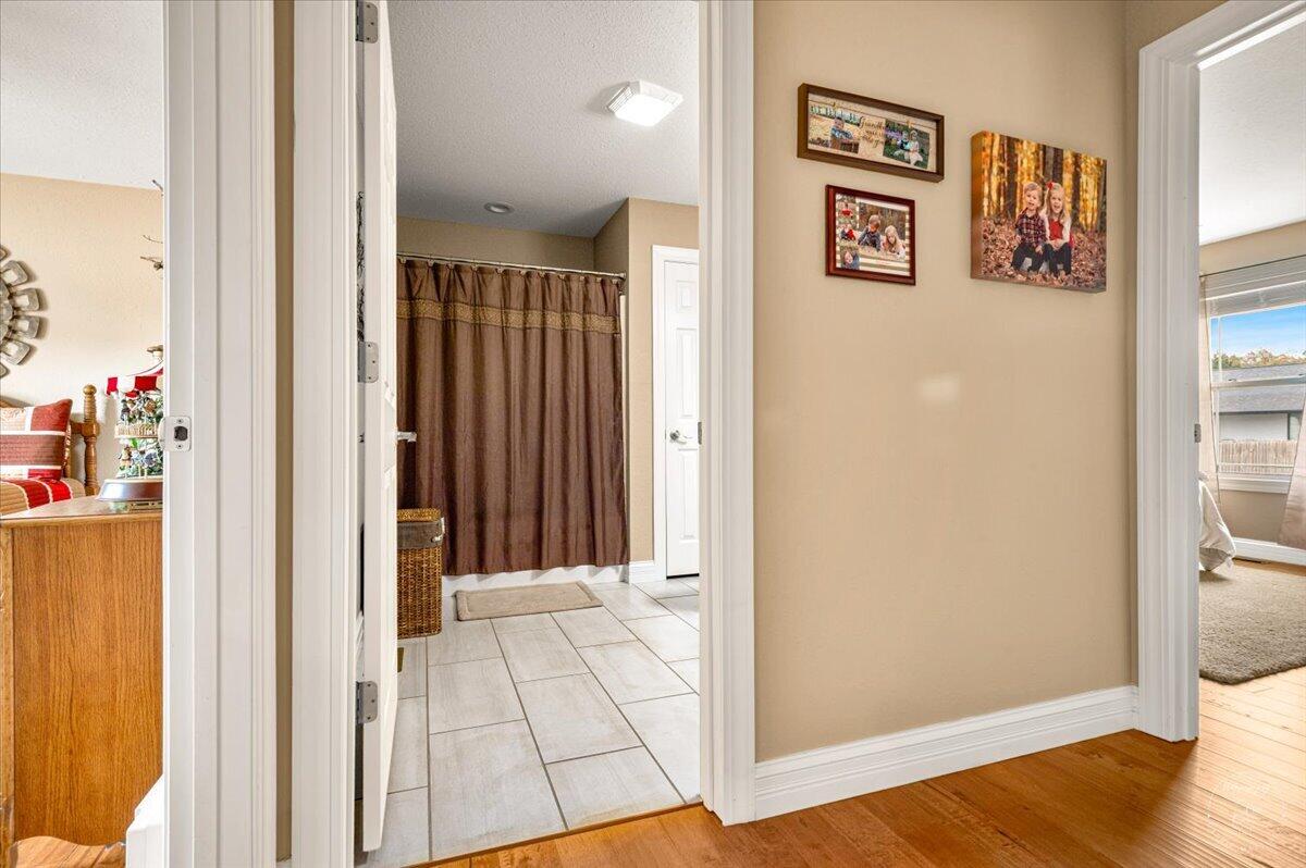 3556 Barbourville Road London, KY 40744 - Photo 22 of 37 23-Bathroom 2
