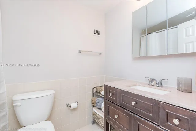 $3,000 | 3505 South Ocean Drive, Unit 504, Hollywood, FL 33019