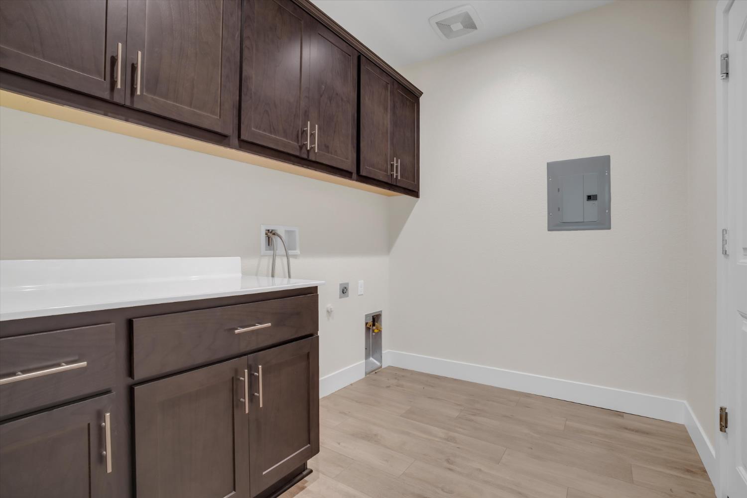 1898 Sanza Road Manteca, CA 95337 - Photo 14 of 41 a room with cabinets