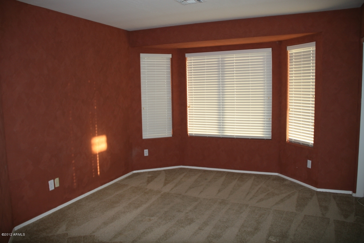 1229 East Redfield Road Phoenix, AZ 85022 - Photo 13 of 25 1229 E Redfield-bay window loft office