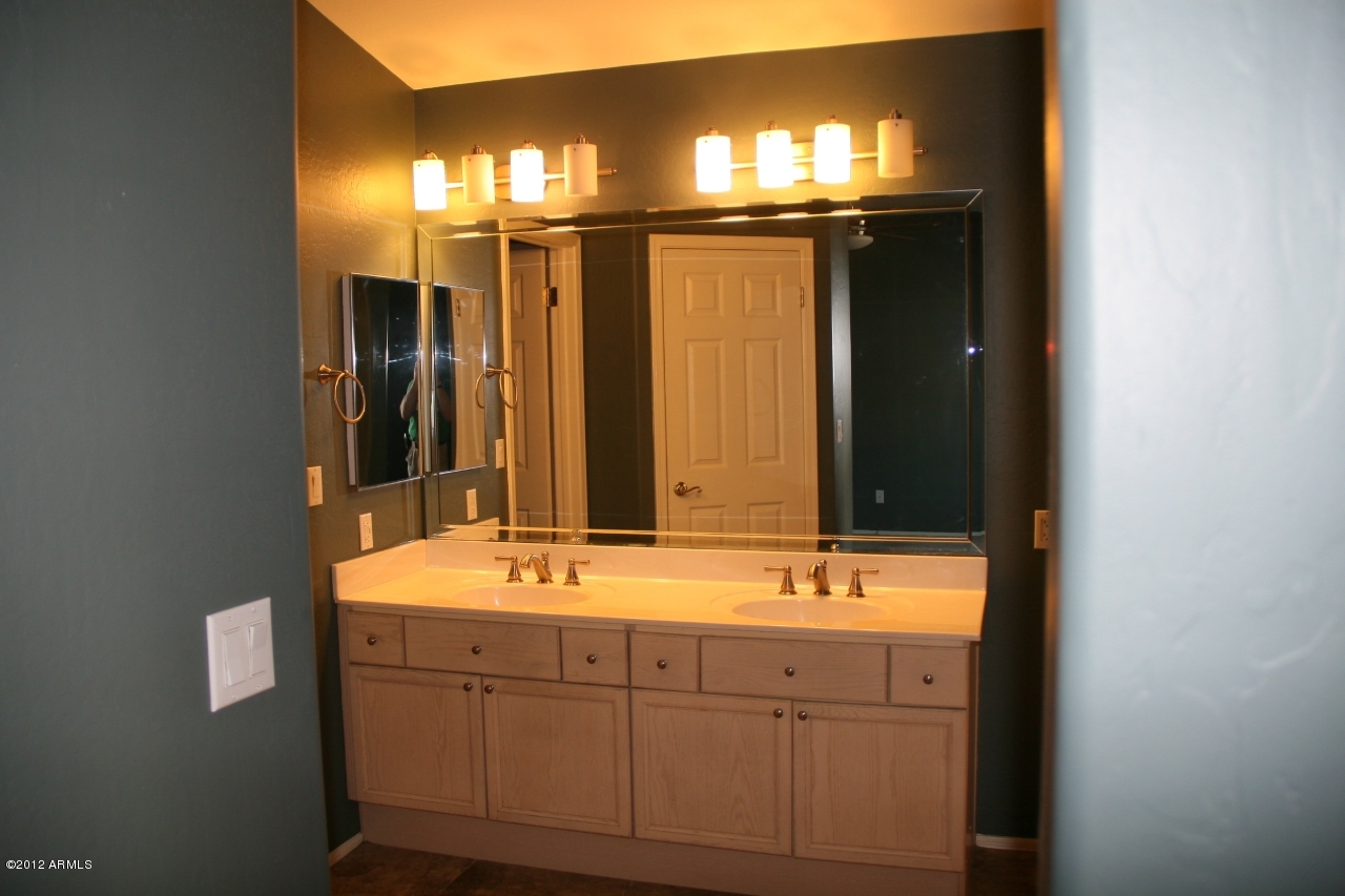 1229 East Redfield Road Phoenix, AZ 85022 - Photo 19 of 25 1229 E Redfield-master bath 1