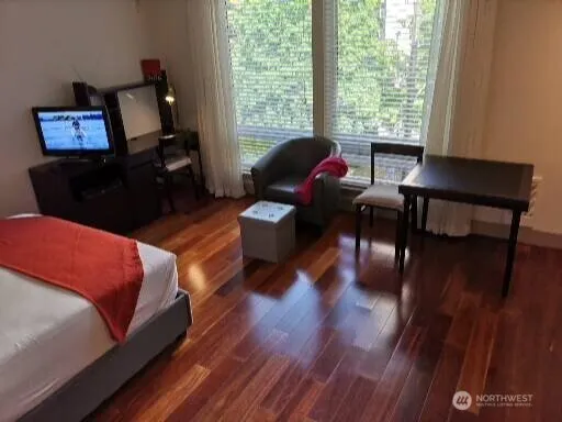 $1,500 | 4547 8th Avenue Northeast, Unit 408, Seattle, WA 98105