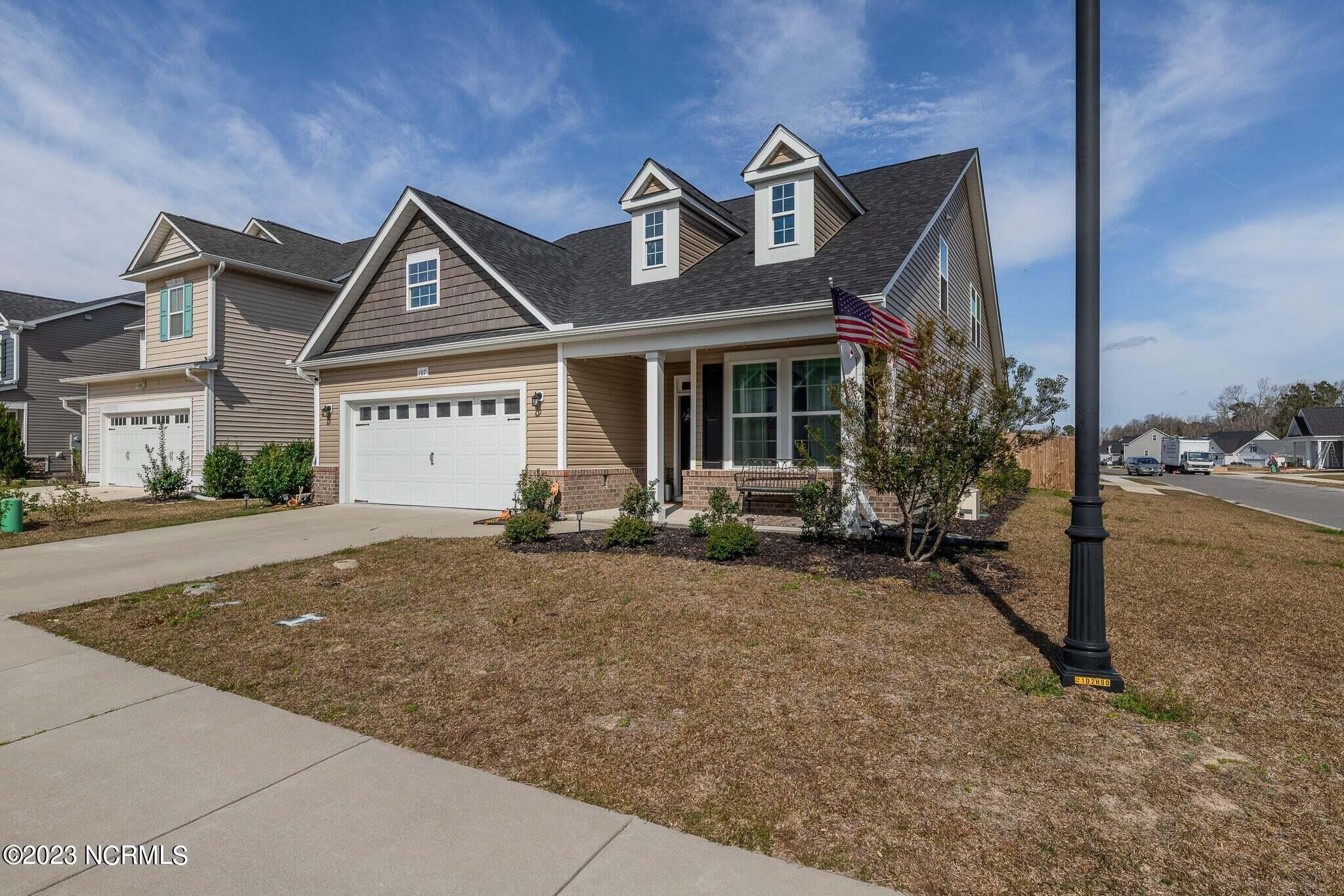 107 Violetear Ridge Hampstead, NC 28443 - Photo 2 of 38 20230318202422061375000000-o