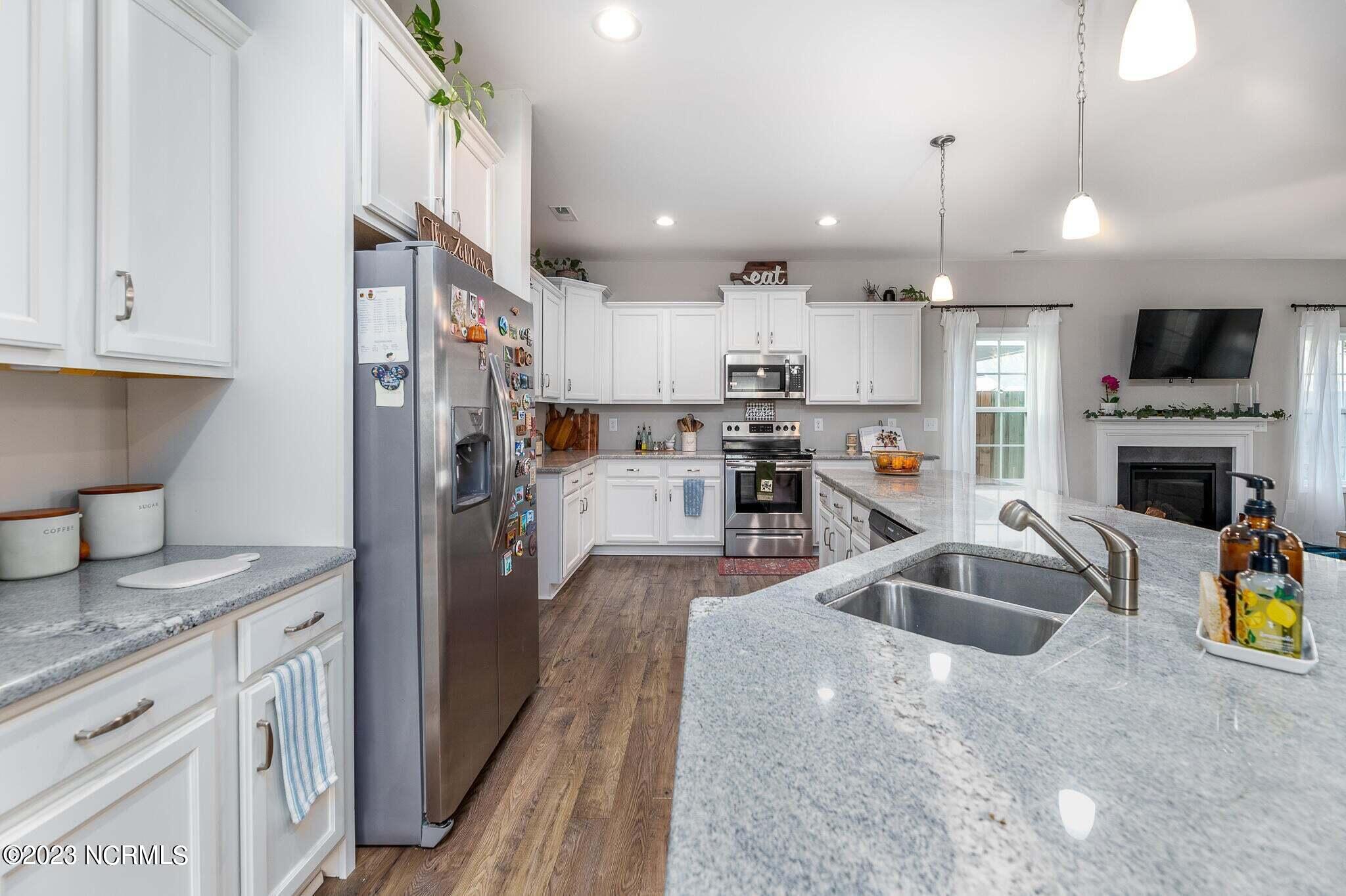 107 Violetear Ridge Hampstead, NC 28443 - Photo 9 of 38 20230318202445712474000000-o