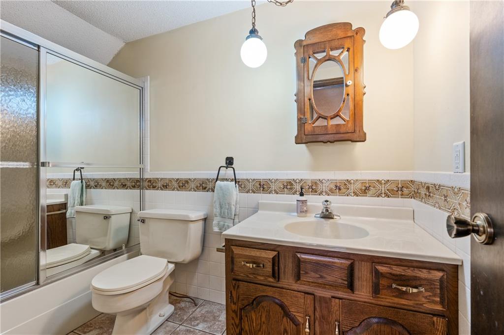 11524 Rosehill Road Overland Park, KS 66210 - Photo 23 of 32