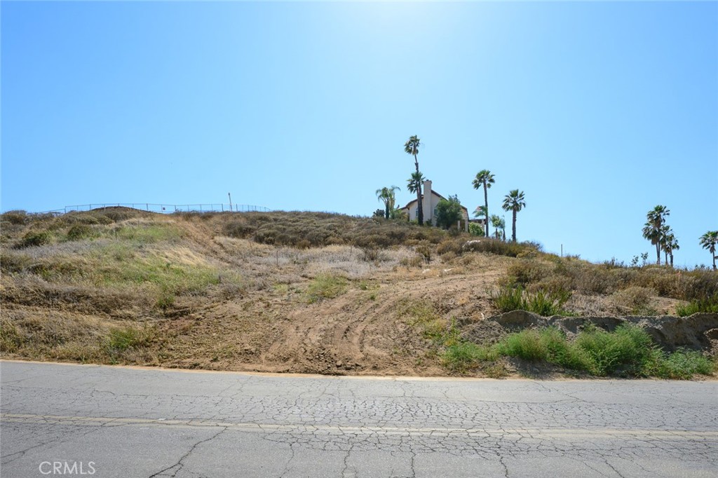 16527 Canyon Ridge Drive Riverside, CA 92503 - Photo 2 of 13