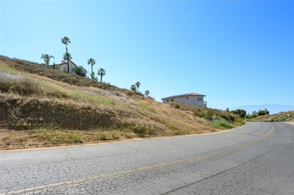 16527 Canyon Ridge Drive Riverside, CA 92503 - Photo 3 of 13