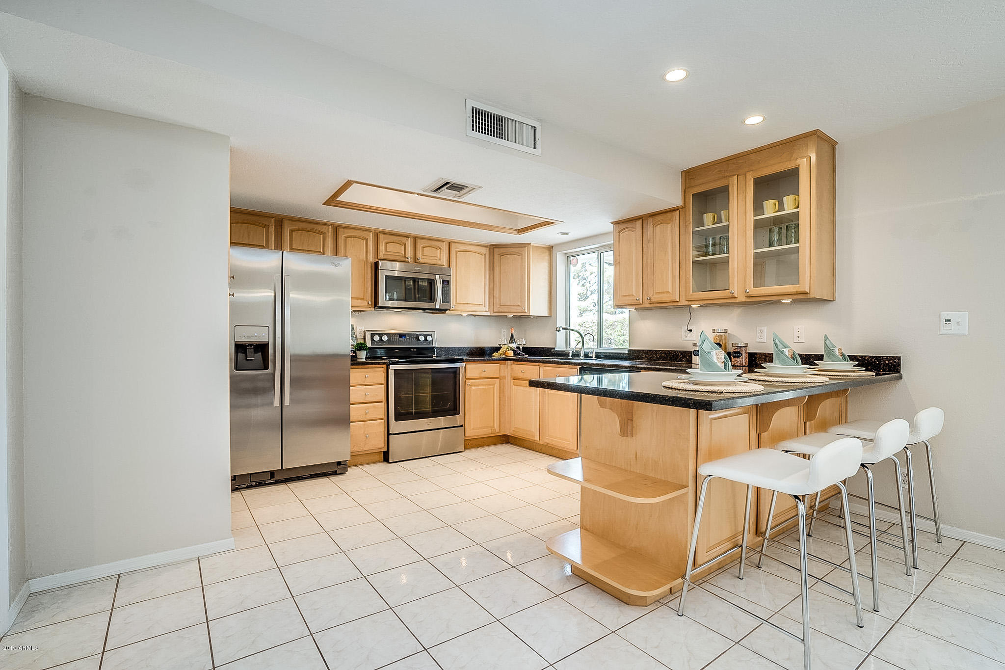 2872 East Cochise Road Phoenix, AZ 85028 - Photo 17 of 33 Kitchen