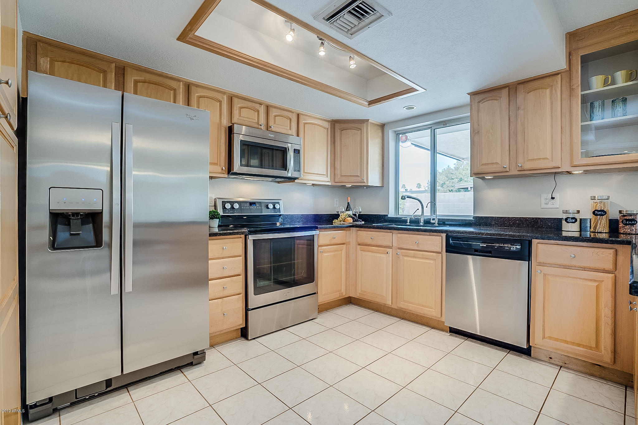 2872 East Cochise Road Phoenix, AZ 85028 - Photo 18 of 33 Kitchen