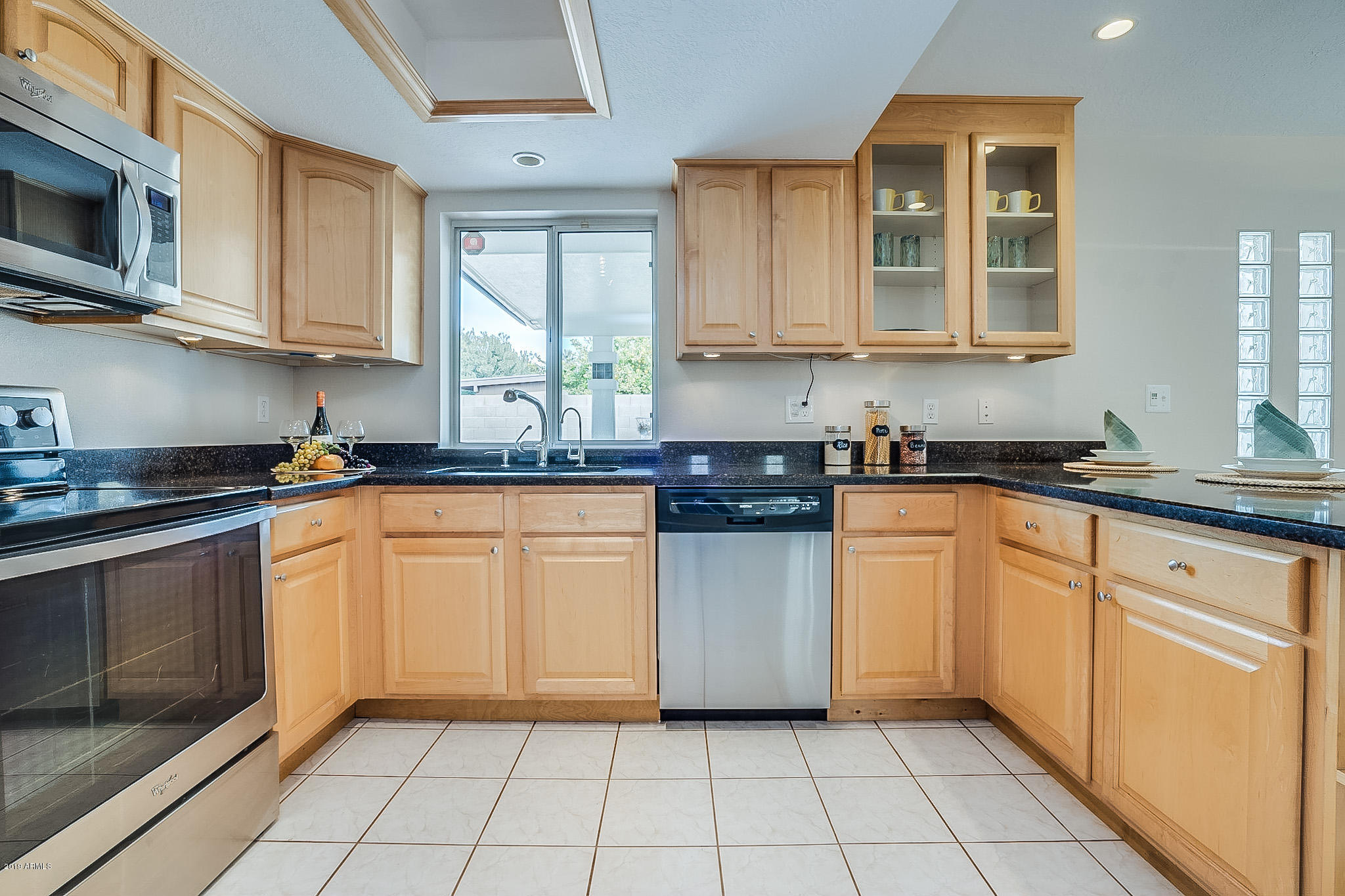 2872 East Cochise Road Phoenix, AZ 85028 - Photo 19 of 33 Kitchen