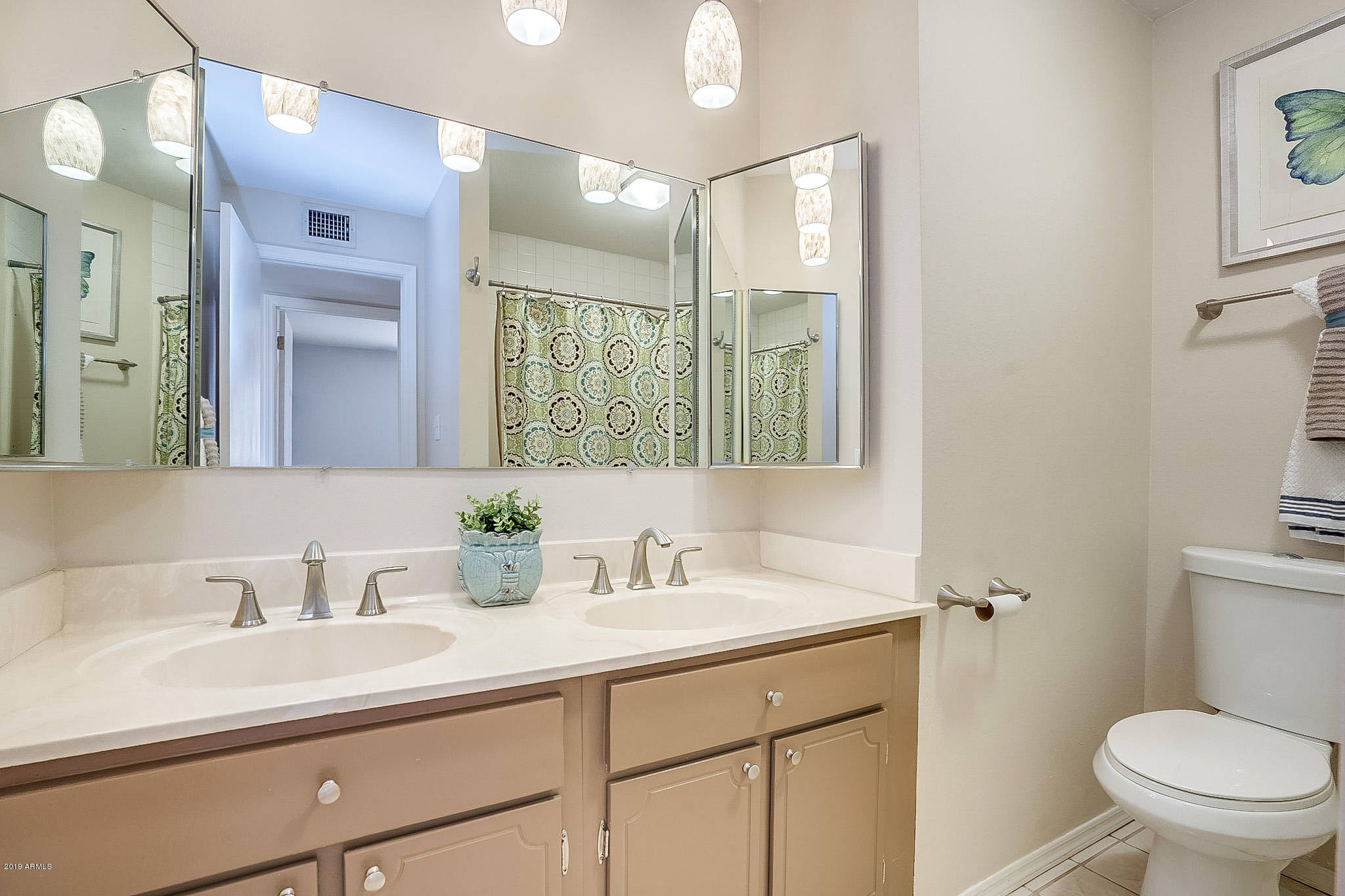 2872 East Cochise Road Phoenix, AZ 85028 - Photo 29 of 33 Guest Bathroom