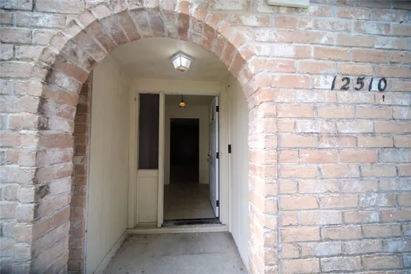 $299,000 | 12510 Shannon Hills Drive, Houston, TX 77099