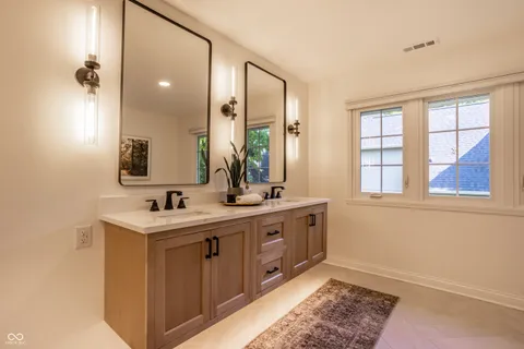 $1,300,000 | 4626 Woods Edge Drive, Zionsville, IN 46077