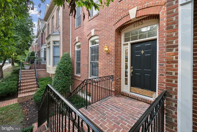 $6,800 | 1753 22nd Street North, Arlington, VA 22209