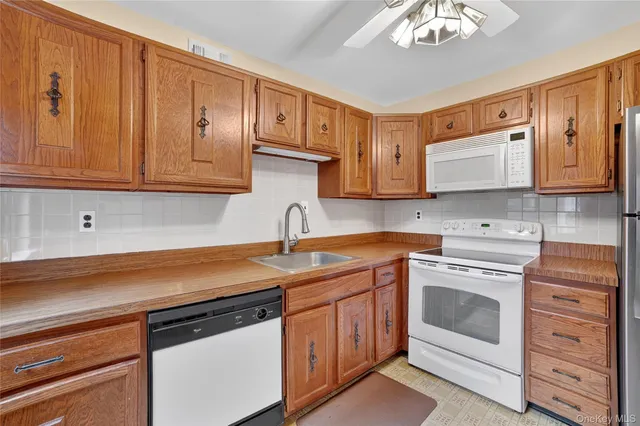 $389,000 | 117 Village Road, Unit D, Yorktown Heights, NY 10598