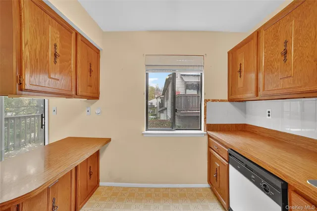 $389,000 | 117 Village Road, Unit D, Yorktown Heights, NY 10598