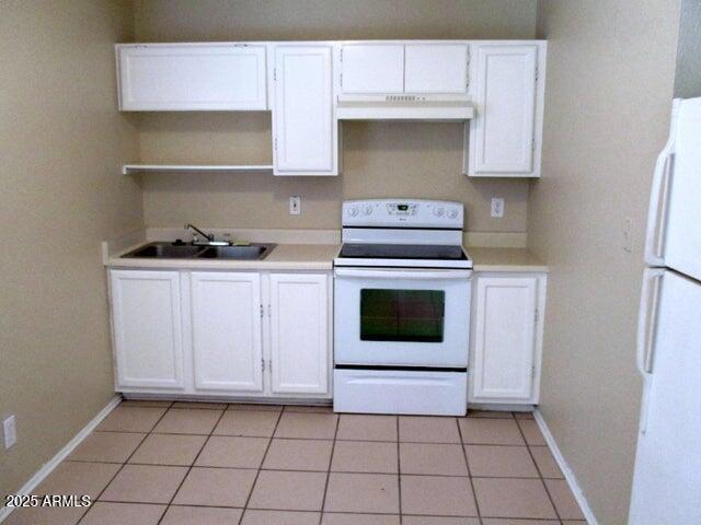 1551 East Christy Drive, Unit 1 4 Phoenix, AZ 85020 - Photo 2 of 5 a kitchen with granite countertop a stove top oven and cabinets