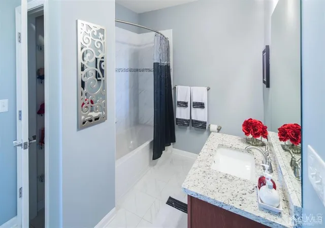 $2,712 | 125 West Main Street, Unit 327, Somerville, NJ 08876