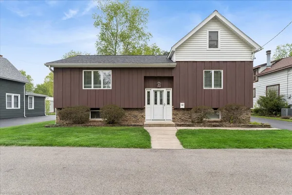 $349,900 | 1631 Park Street, McHenry, IL 60050